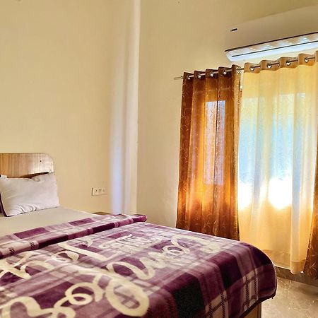 Aditya Palace Órcsha Kültér fotó