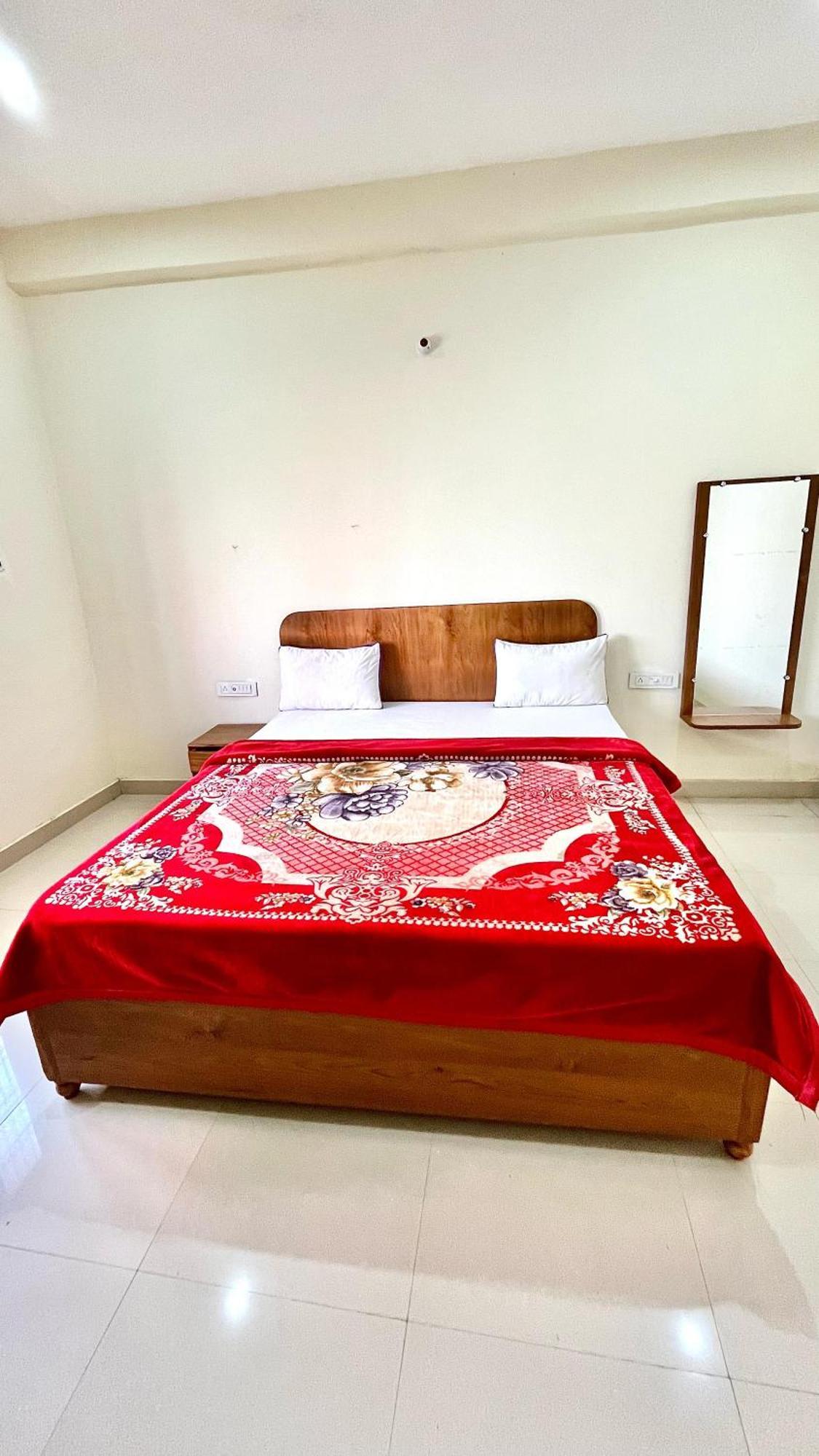 Aditya Palace Órcsha Kültér fotó
